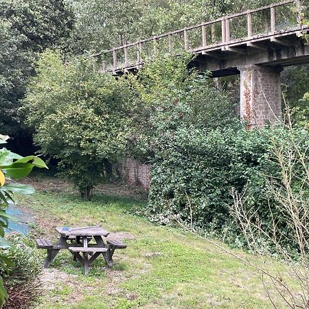 Maison Du Viaduc Du Bout De La Ville Lescouet-Jugon Exteriör bild